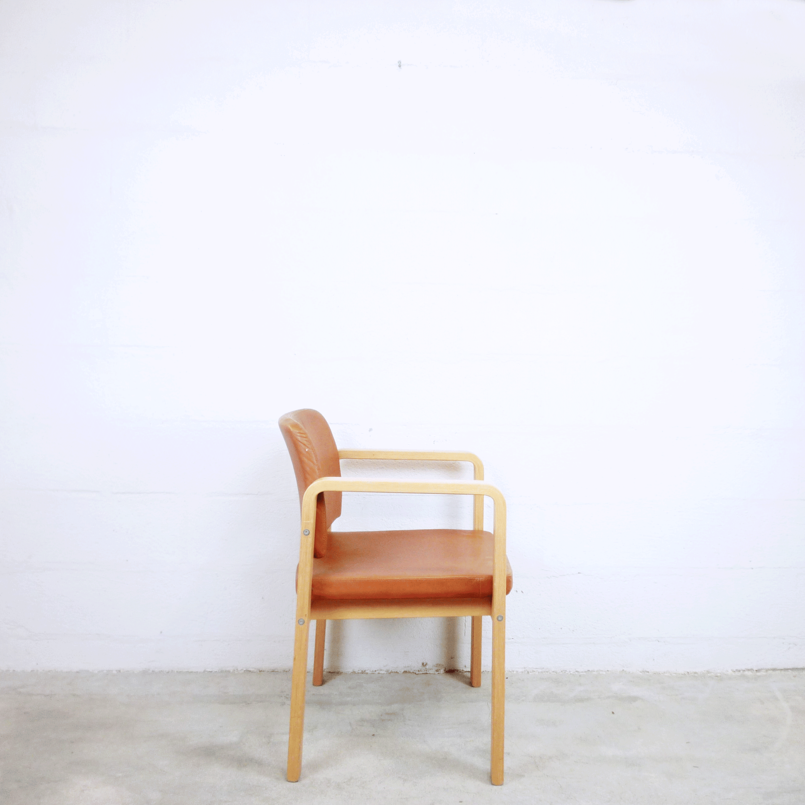 Fauteuil en cuir et en bois 1990