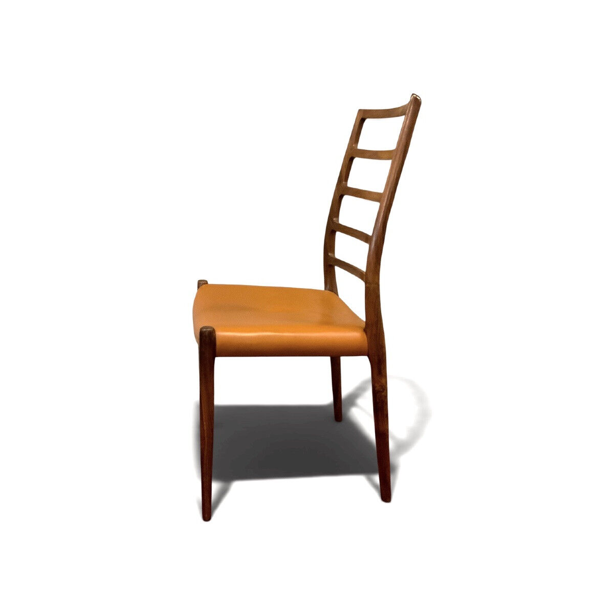Série de Chaises scandinaves années 1960 de Niels Otto Møller