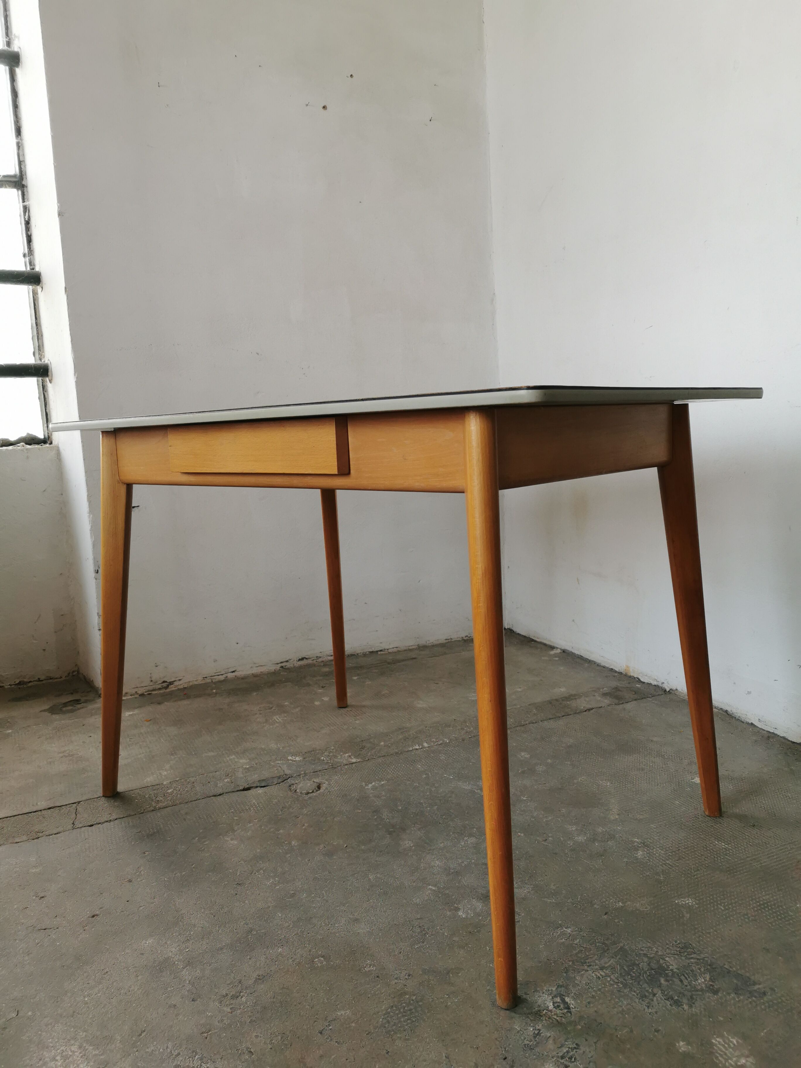 Vintage table in formica and wood, compass leg