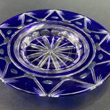 Coupelle en cristal taillé et teinté bleu Bohême