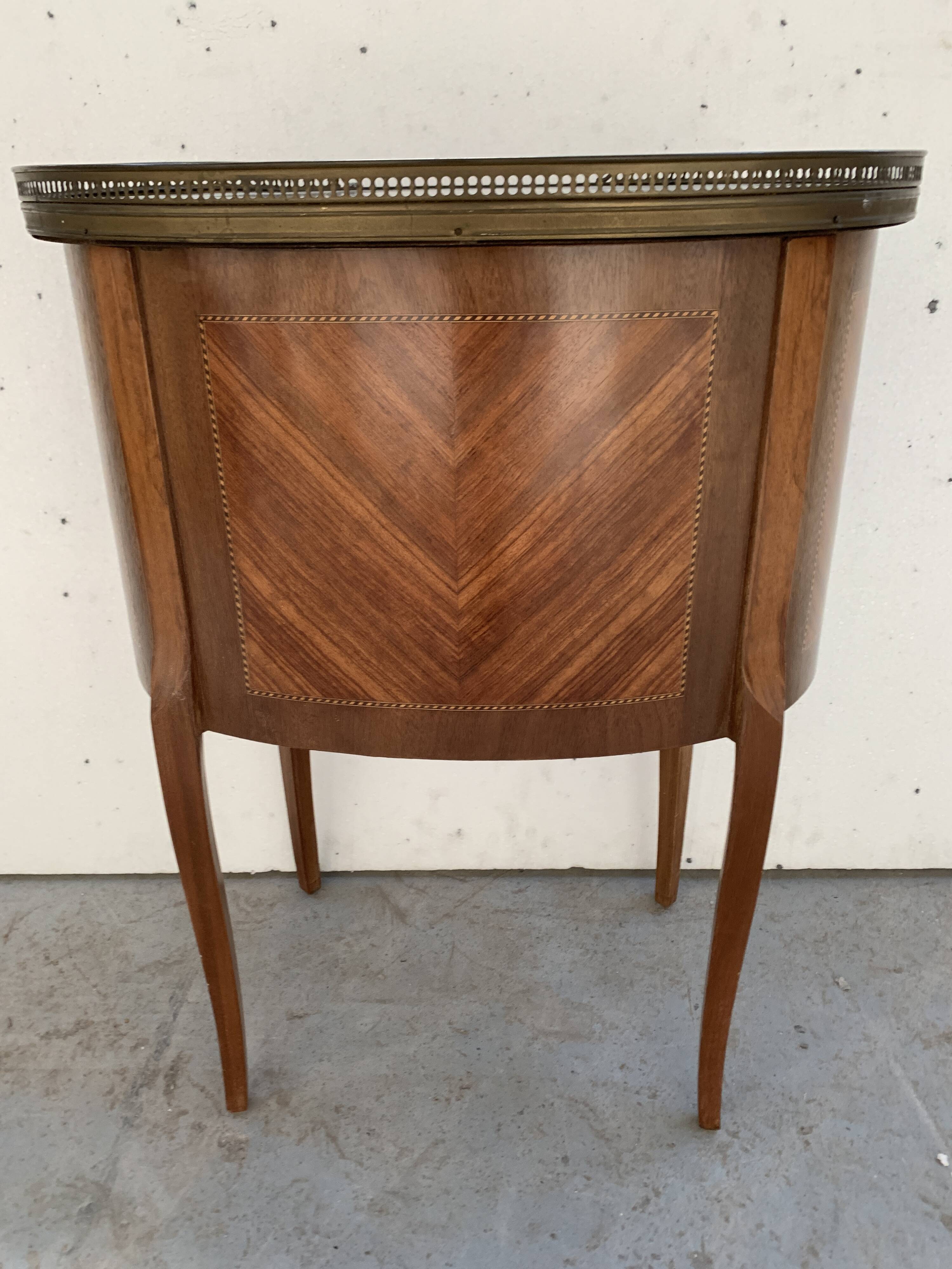 Louis XV style kidney chest of drawers Marble top with brass gallery 20th century