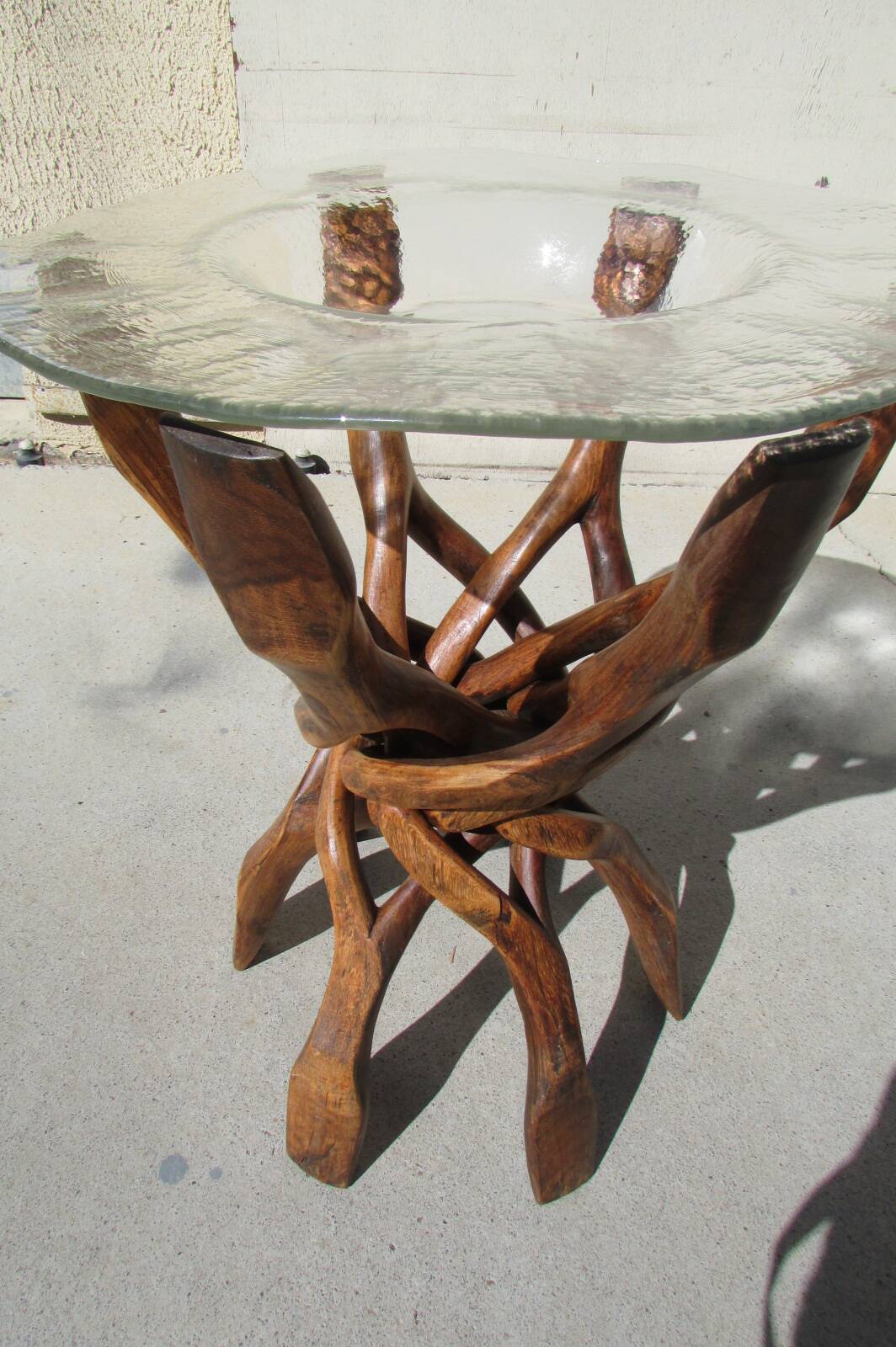 Rare six-branched intertwined pied and glass top.