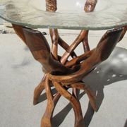 Rare six-branched intertwined pied and glass top.