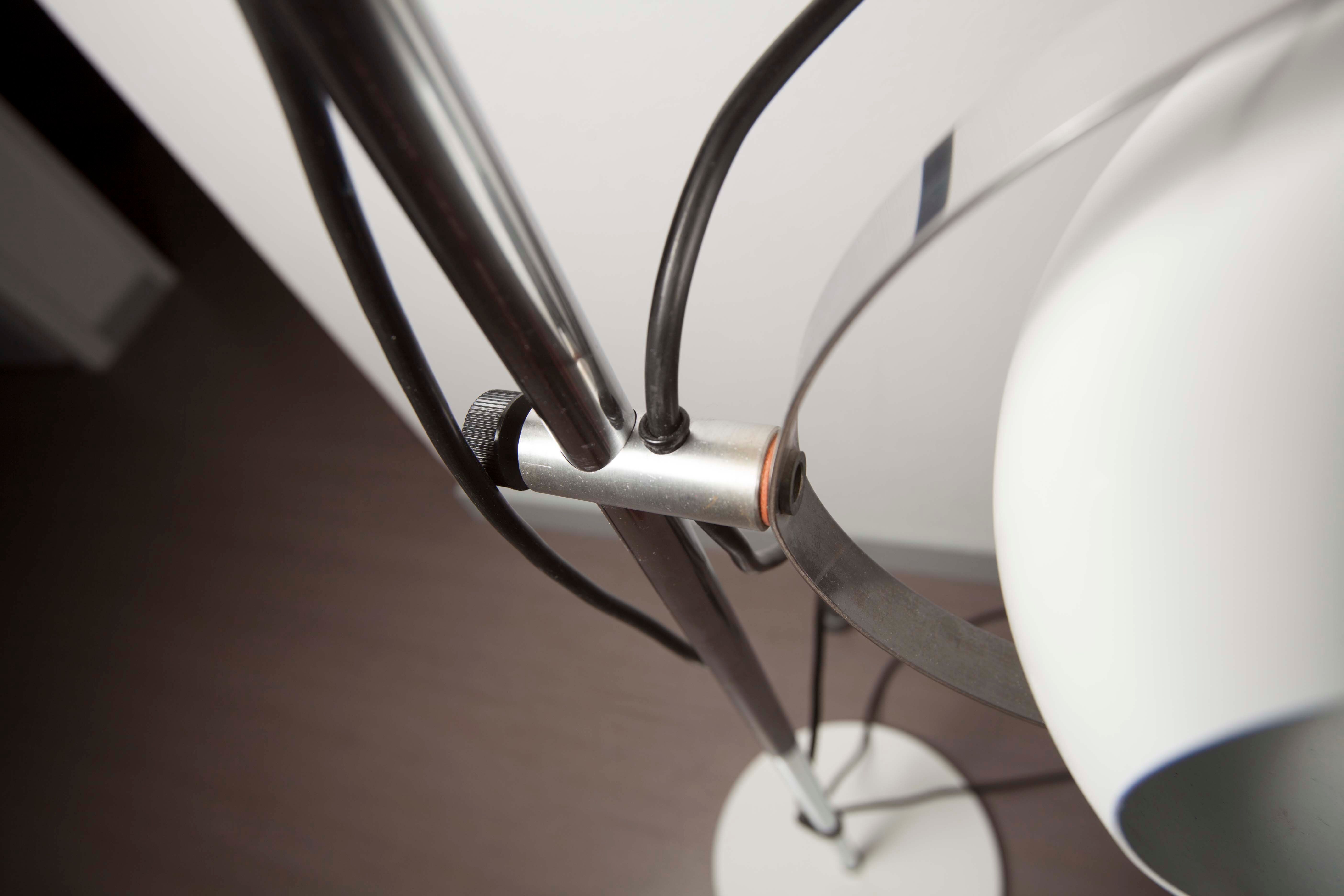 Lampadire 2 white balls restored 70s