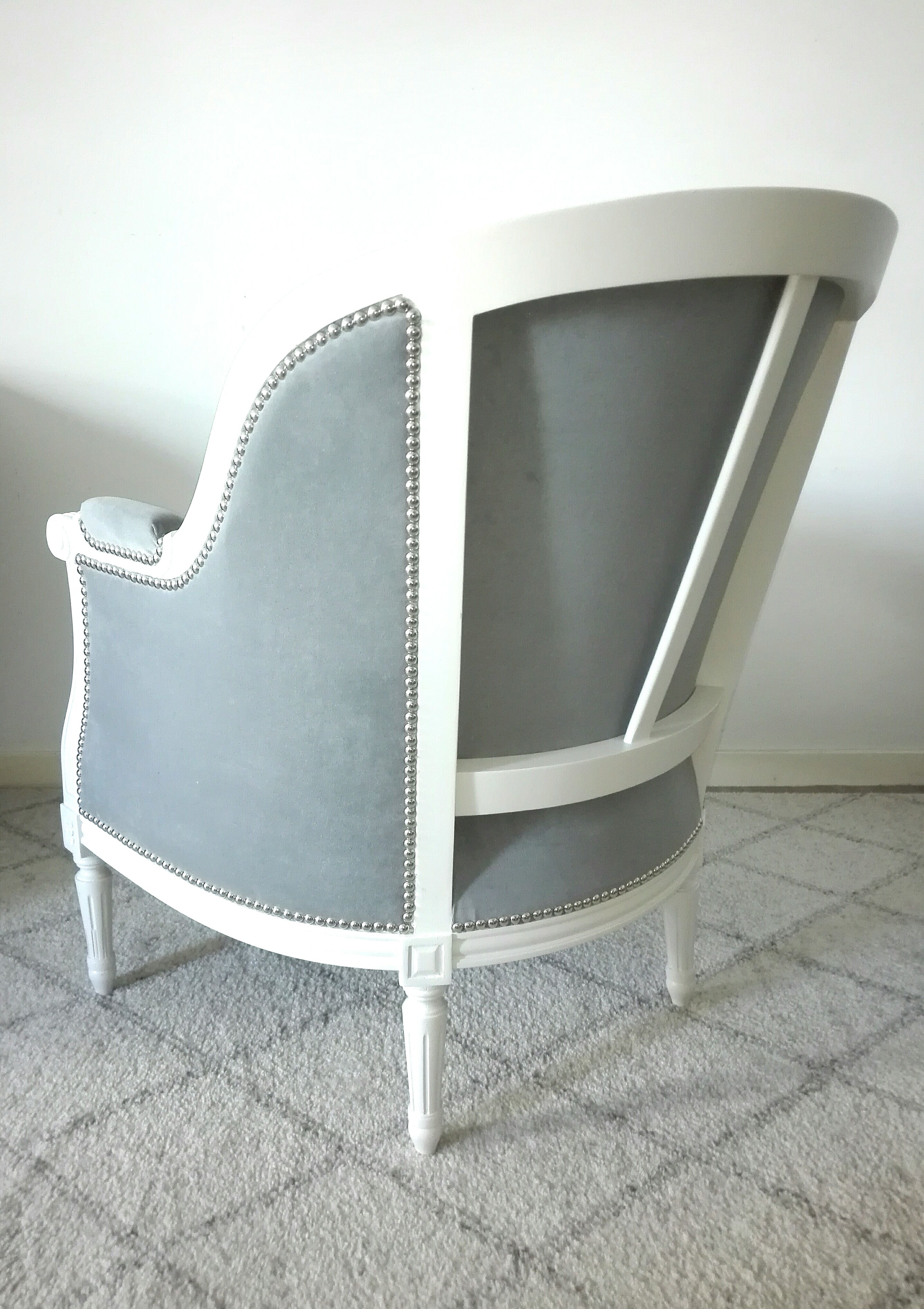 Fauteuil bergère de style Louis XVI restauré