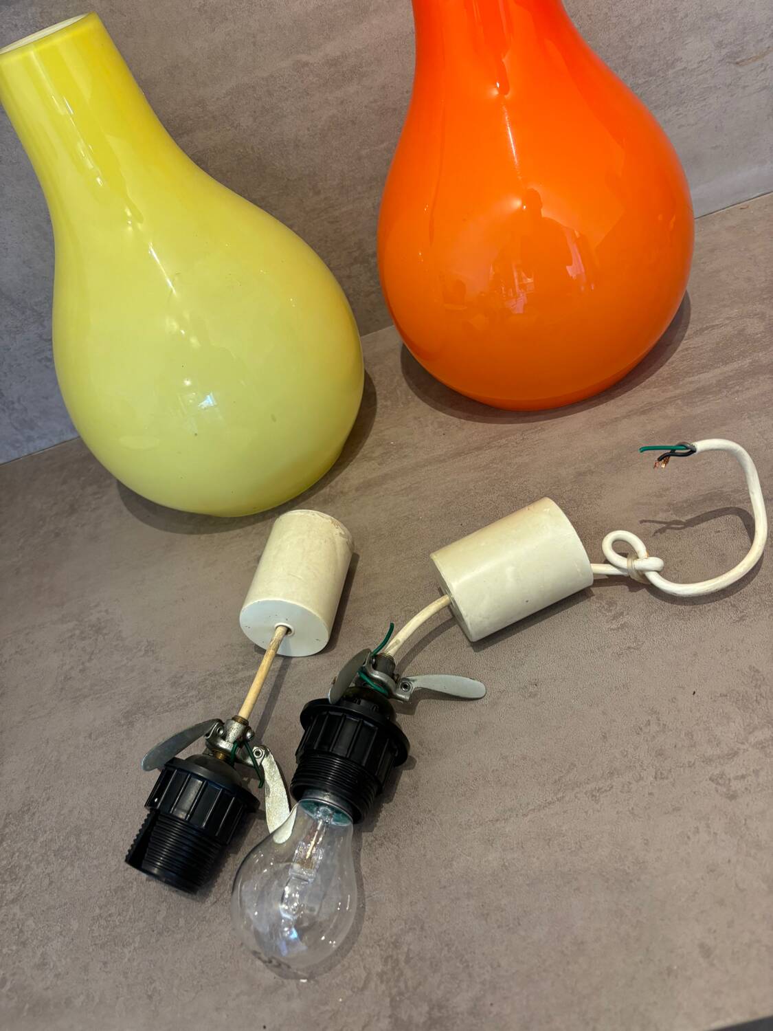 Suspensions x 2 - vintage in opaline - 70s