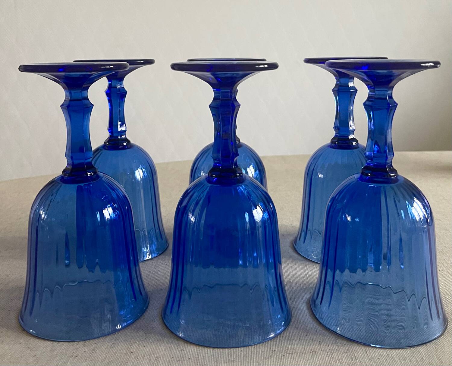 6 verres sur pieds , vintage 1980.