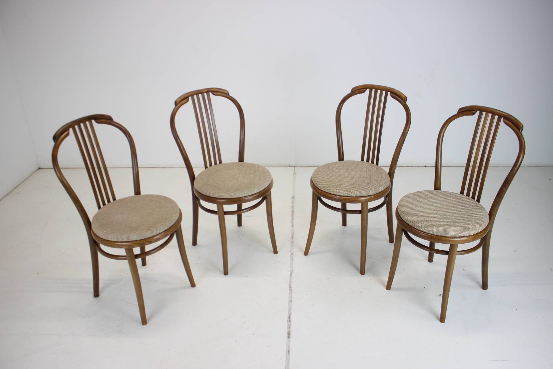 Ensemble de quatre chaises de salle à manger par TON, 1994