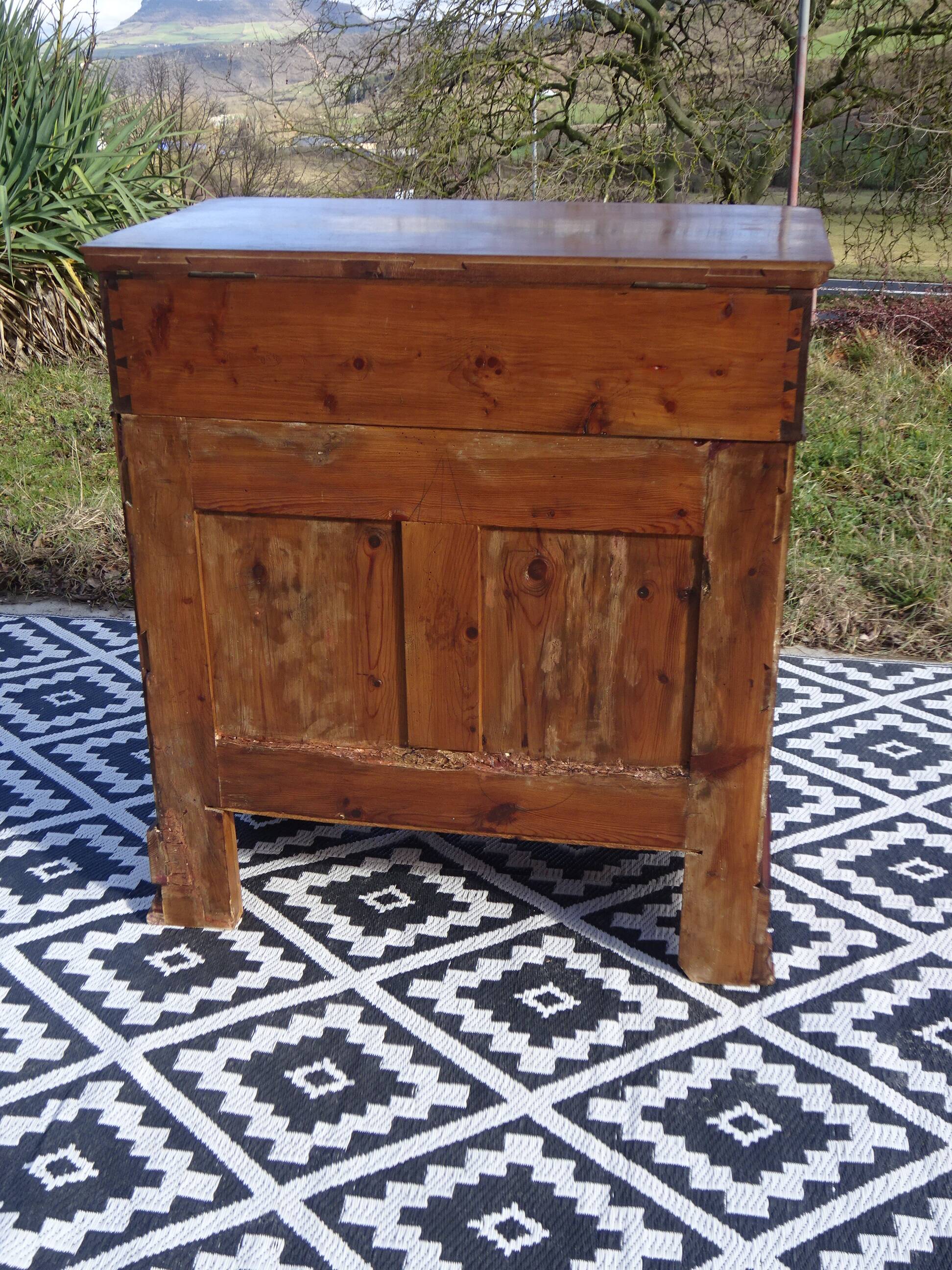 Commode coiffeuse, système en chemin de fer