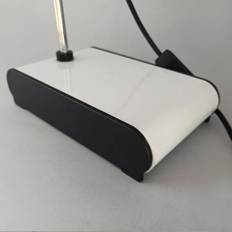 1970s original vintage white table lamp design by Veneta Lumi. Made in Italy