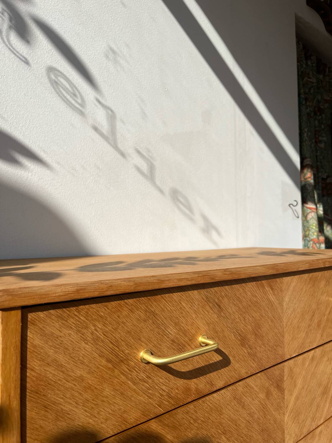 Tapered leg chest of drawers