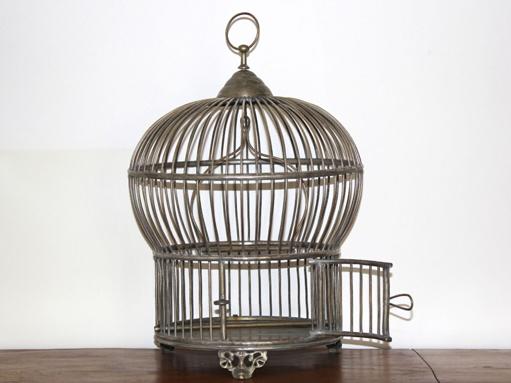 Metal bird cage