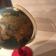Globe terrestre ancien pied en bois