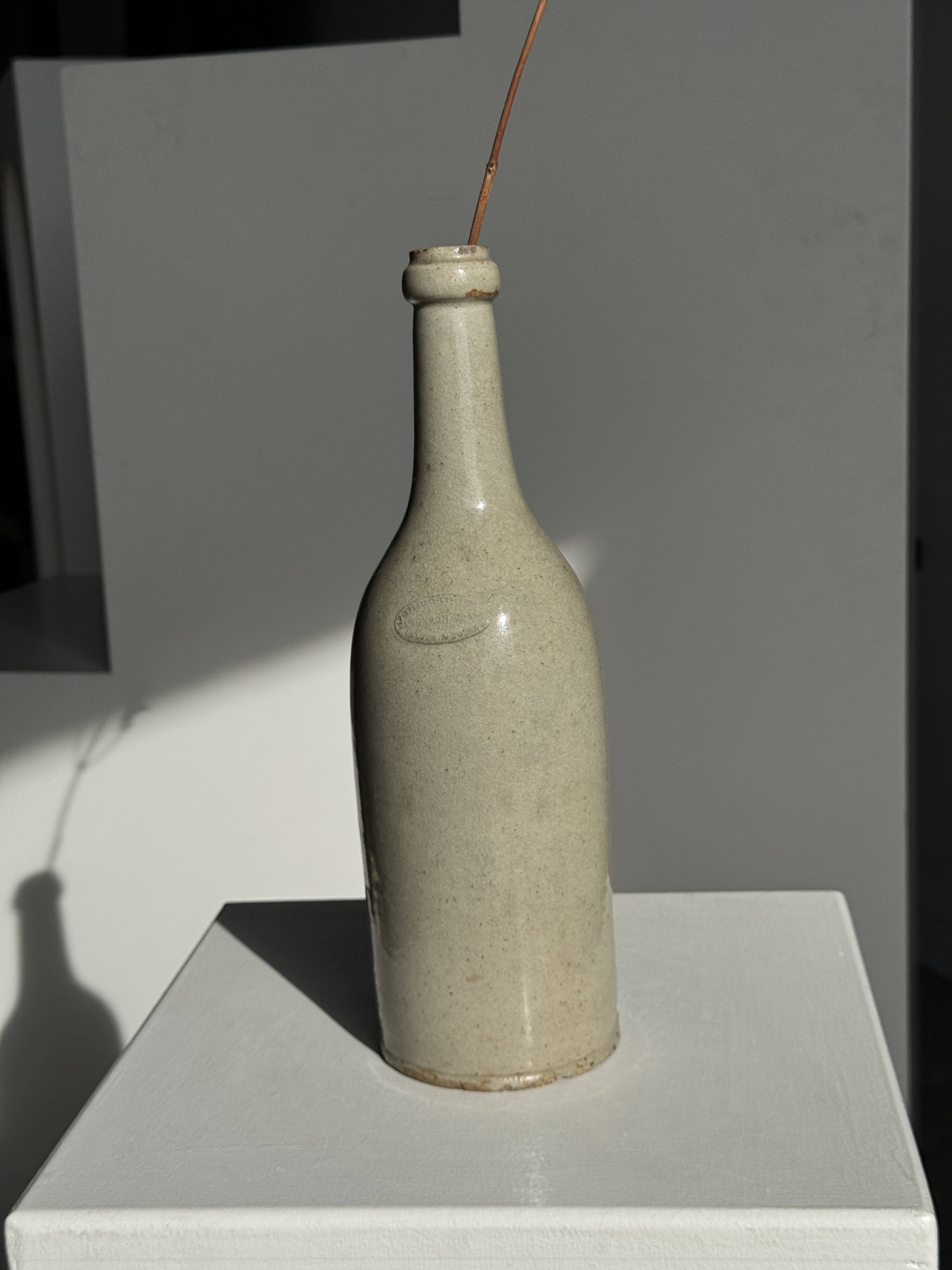 Bouteille vintage en grès beige moucheté H31