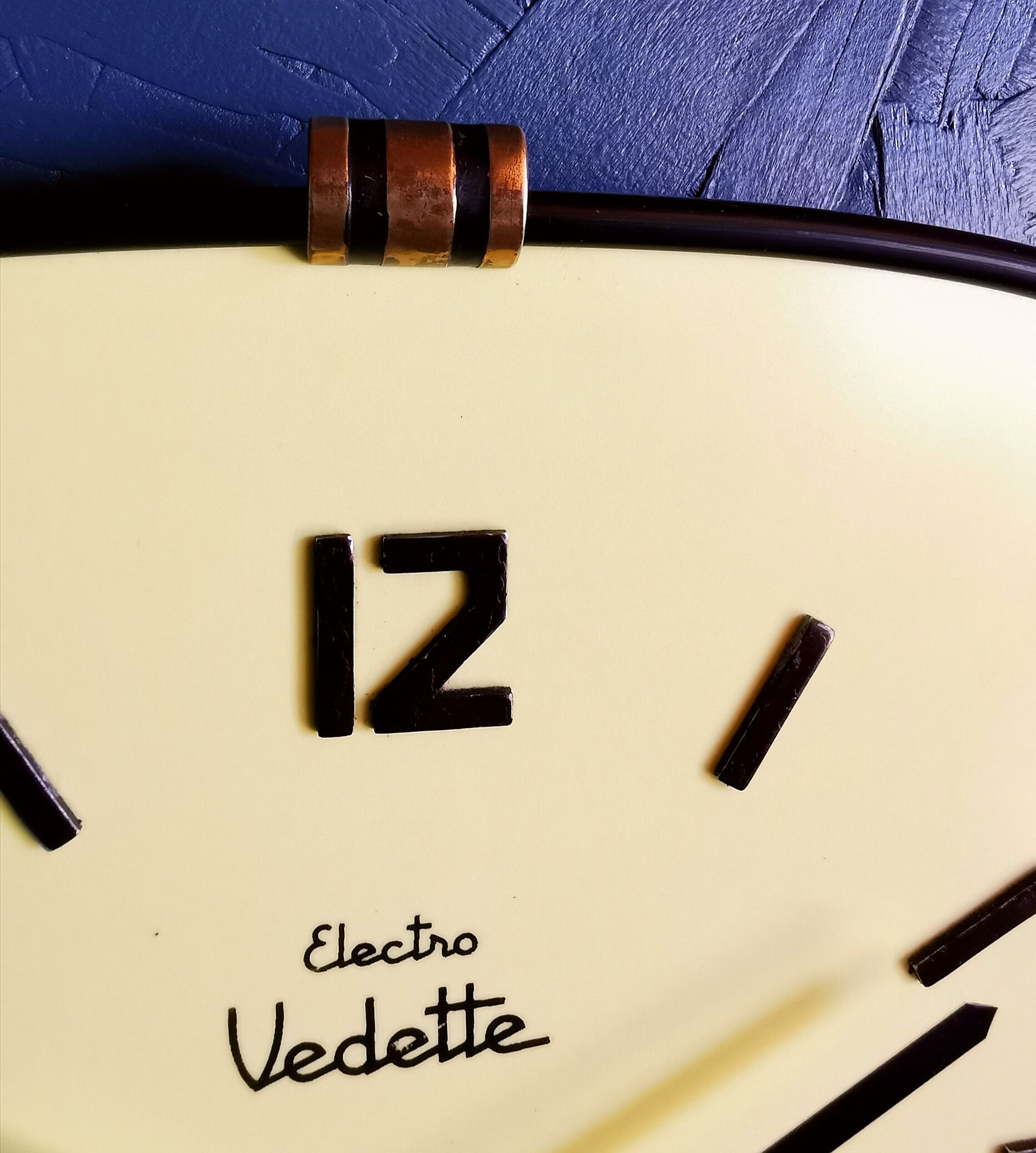 Formica vintage clock silent wall clock "Yellow electro star"