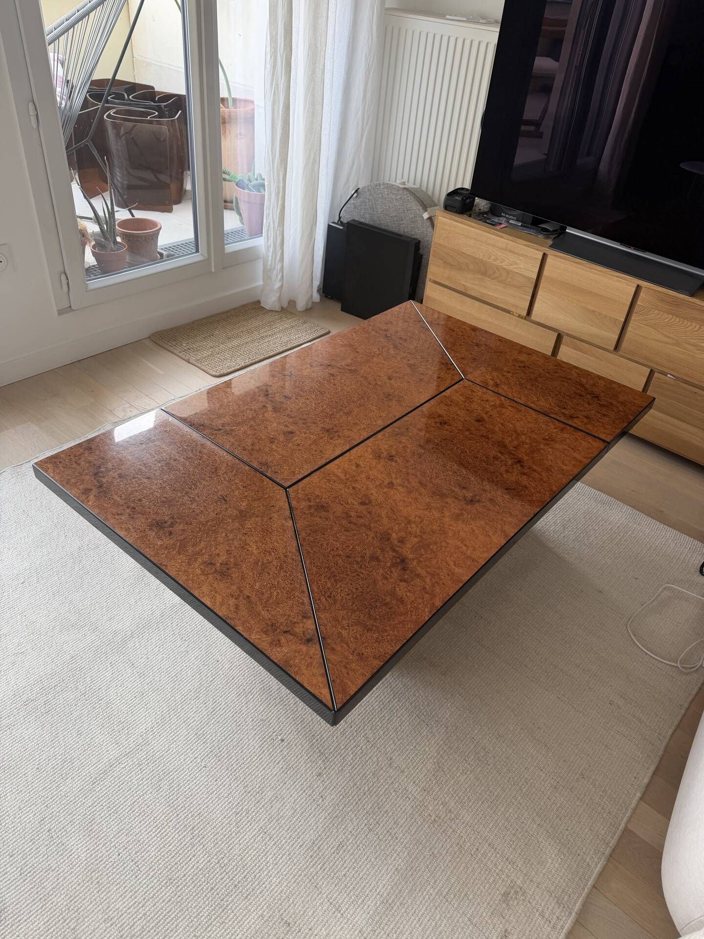 Table basse bar loupe d’orme et miroirs roche bobois