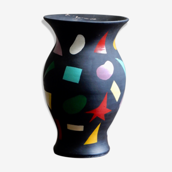 Terracotta vase painted in black with gum motifs