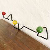 Porte-manteau/patère seventies, métal et bois vert-jaune-rouge