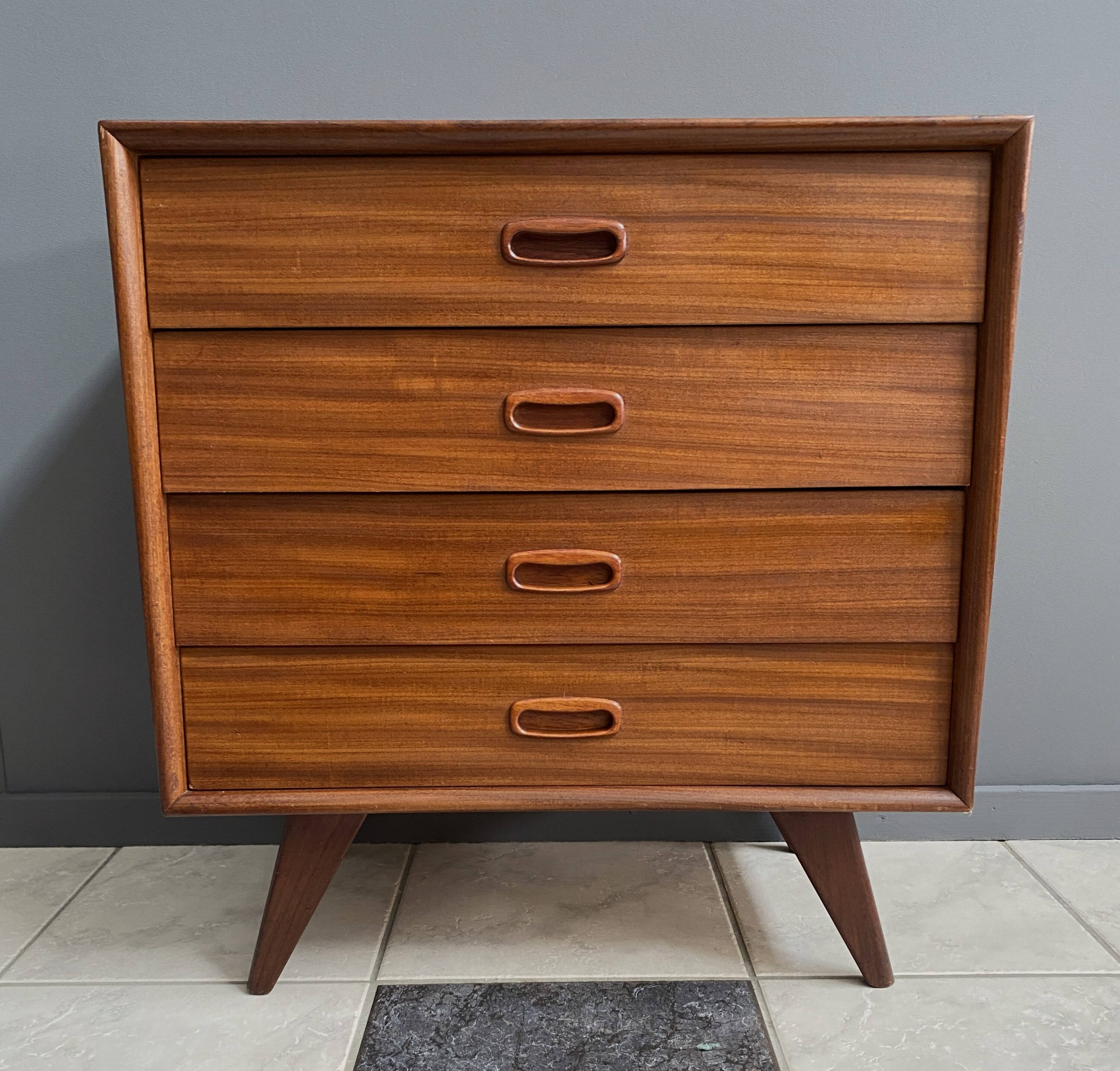Commode en teck des années 1960