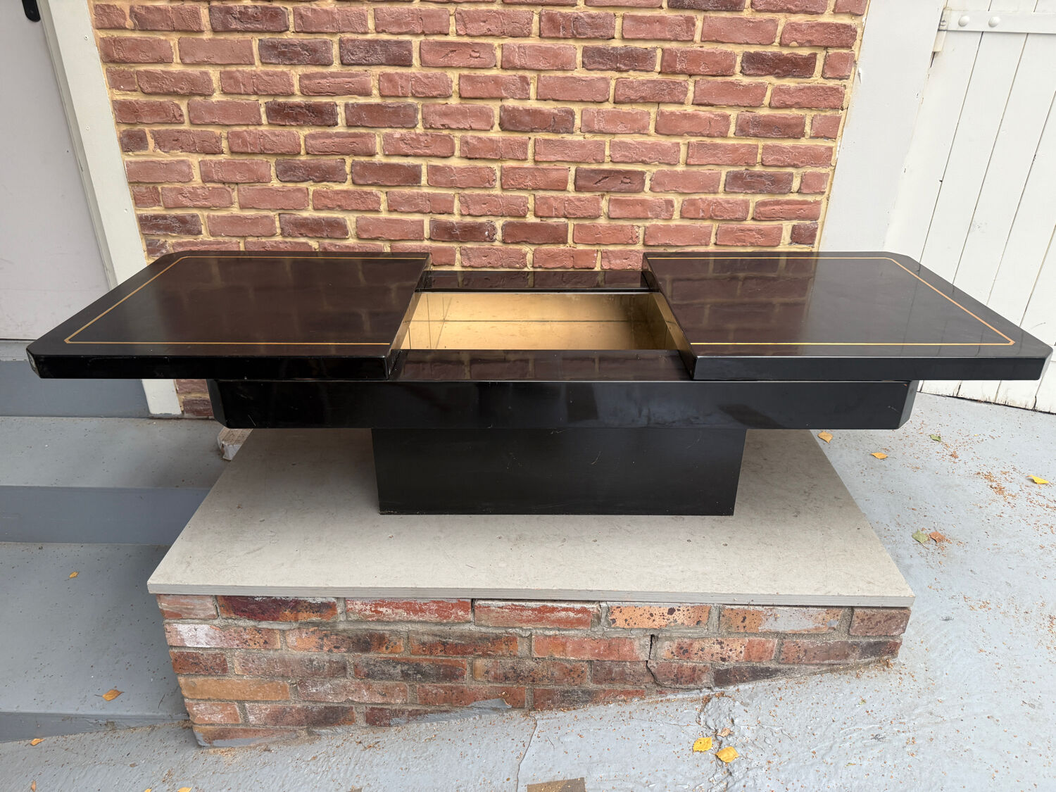 Bar coffee table