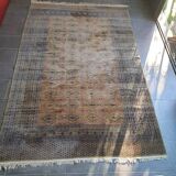 Hand-knotted silk rug 192x 300cm