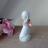 Figurine chien en céramique blanche