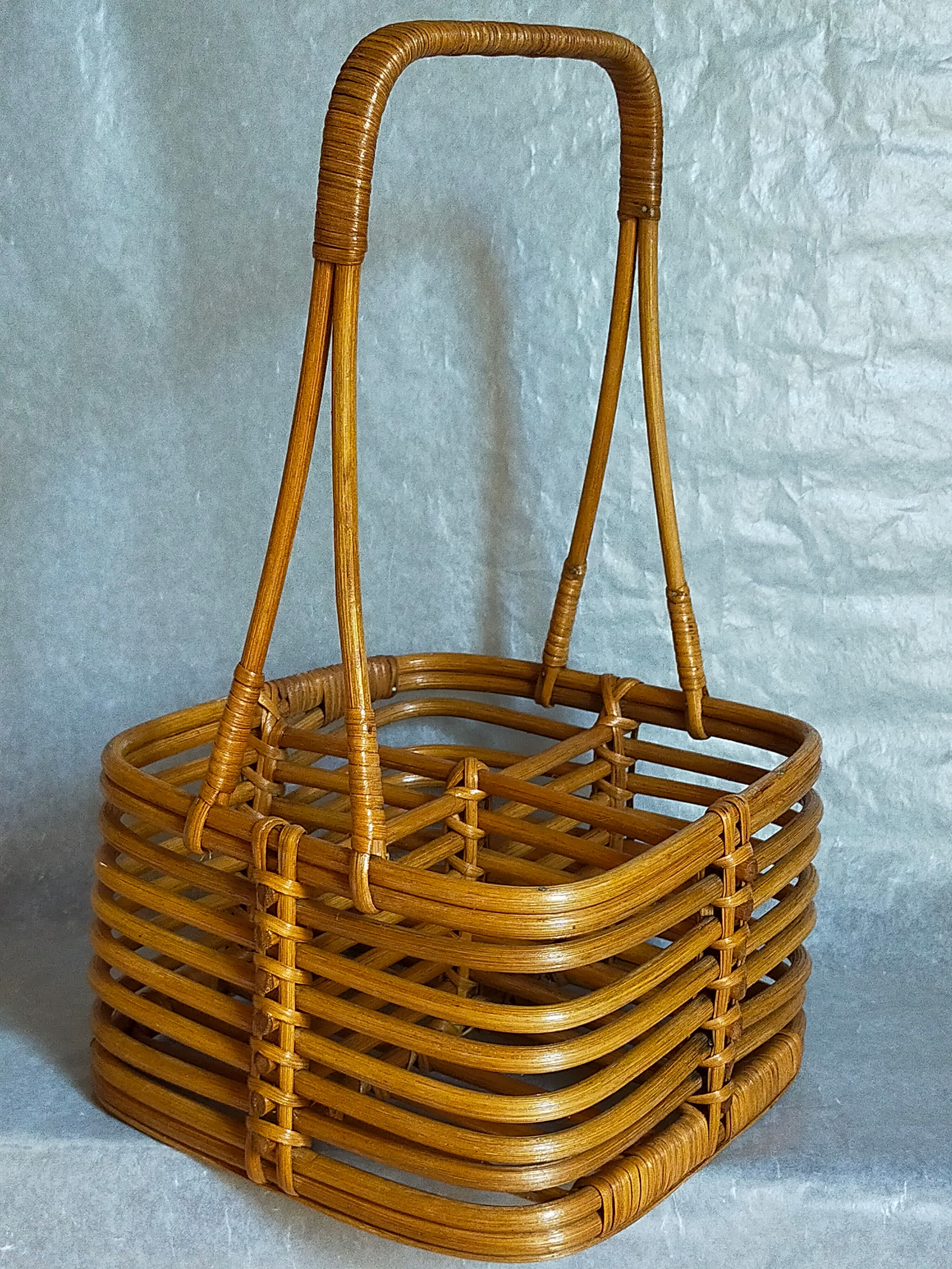 Bottle basket in vintage wicker 60s
