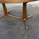 Oval baumann table