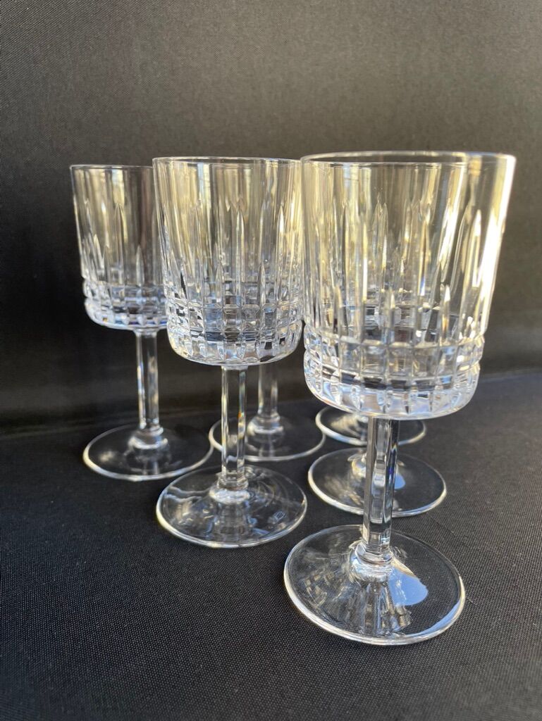 Verres à vin blanc art déco en cristal soufflé et taillé