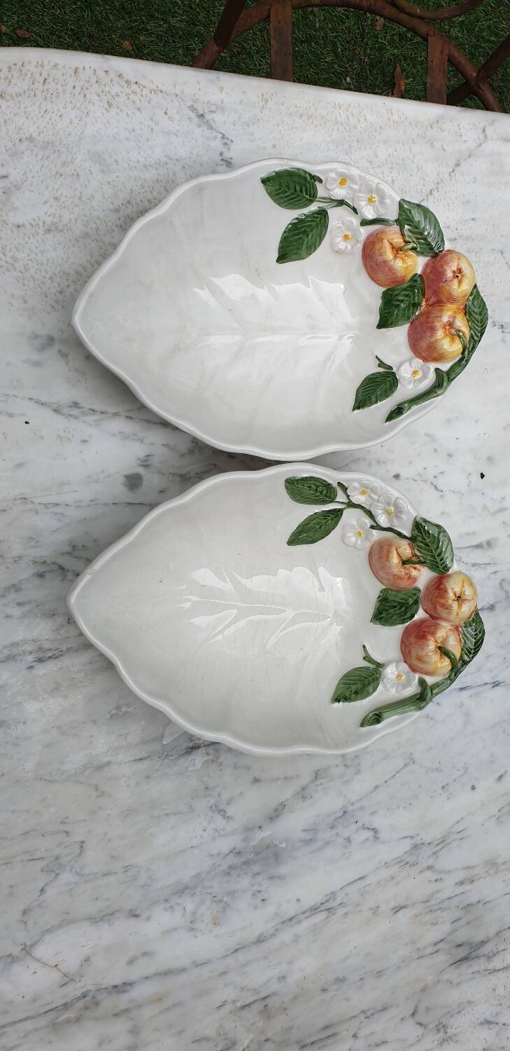 Fruit dish in apple slip