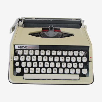 Vintage typewriter Brother de Luxe