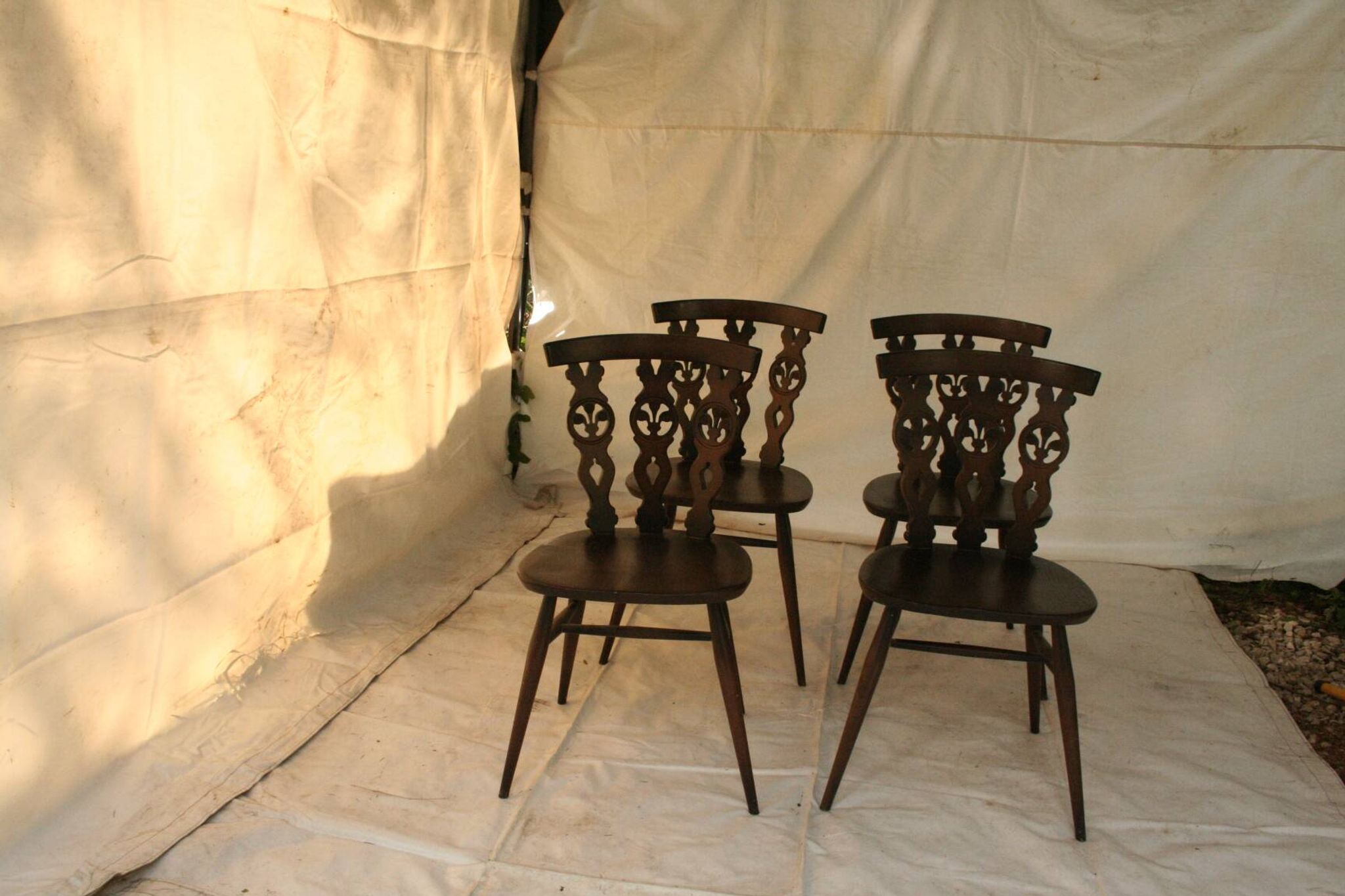 Set of 4 ercol english fleur-de-lis chairs 1960