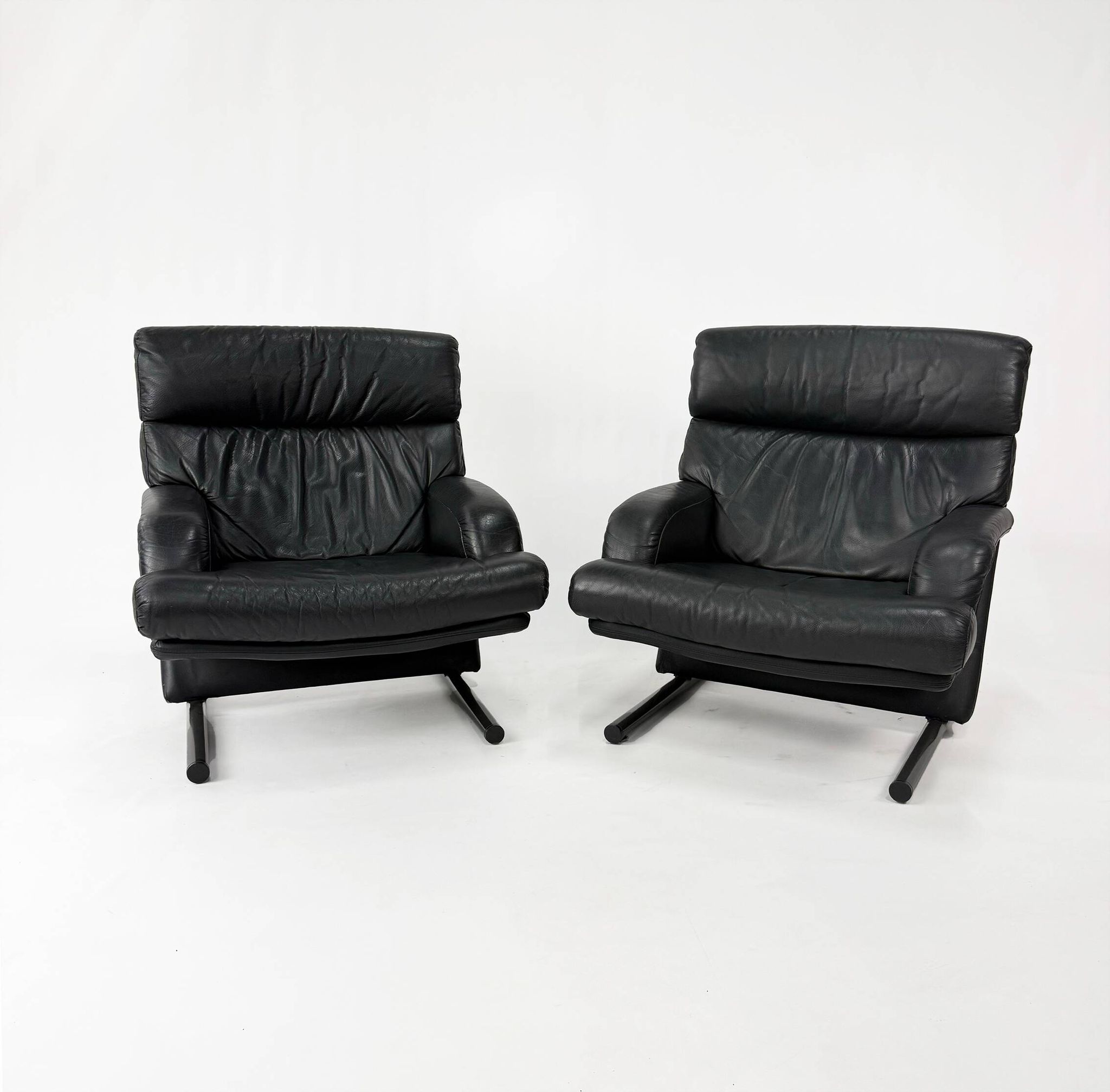 chaises postmodernes en cuir noir, années 1980