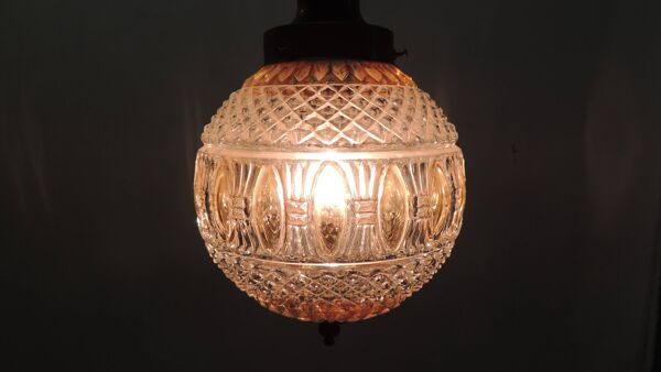 Suspension vintage en verre moulé et laiton, lampe suspendue boule en verre