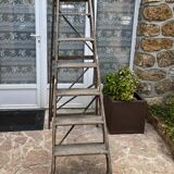 Wooden painter's stepladder