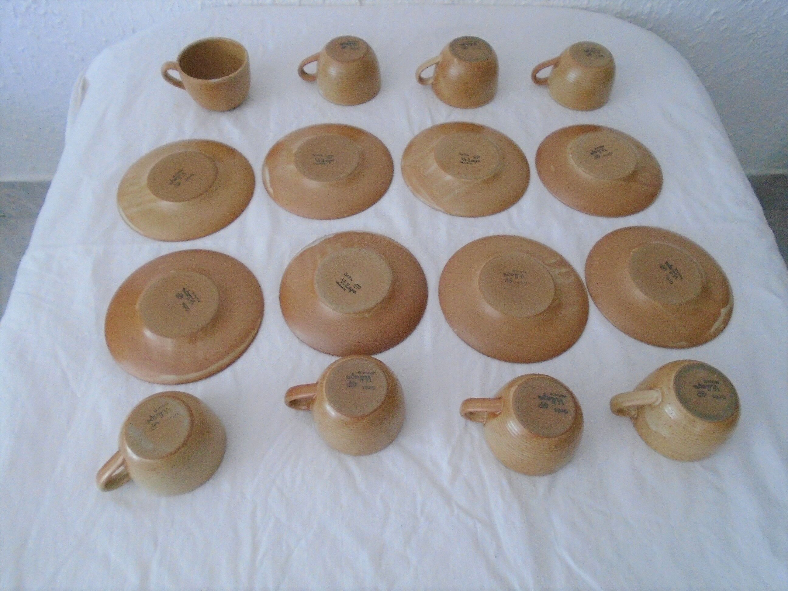 8 Cups and under cups Sandstone village CNP France