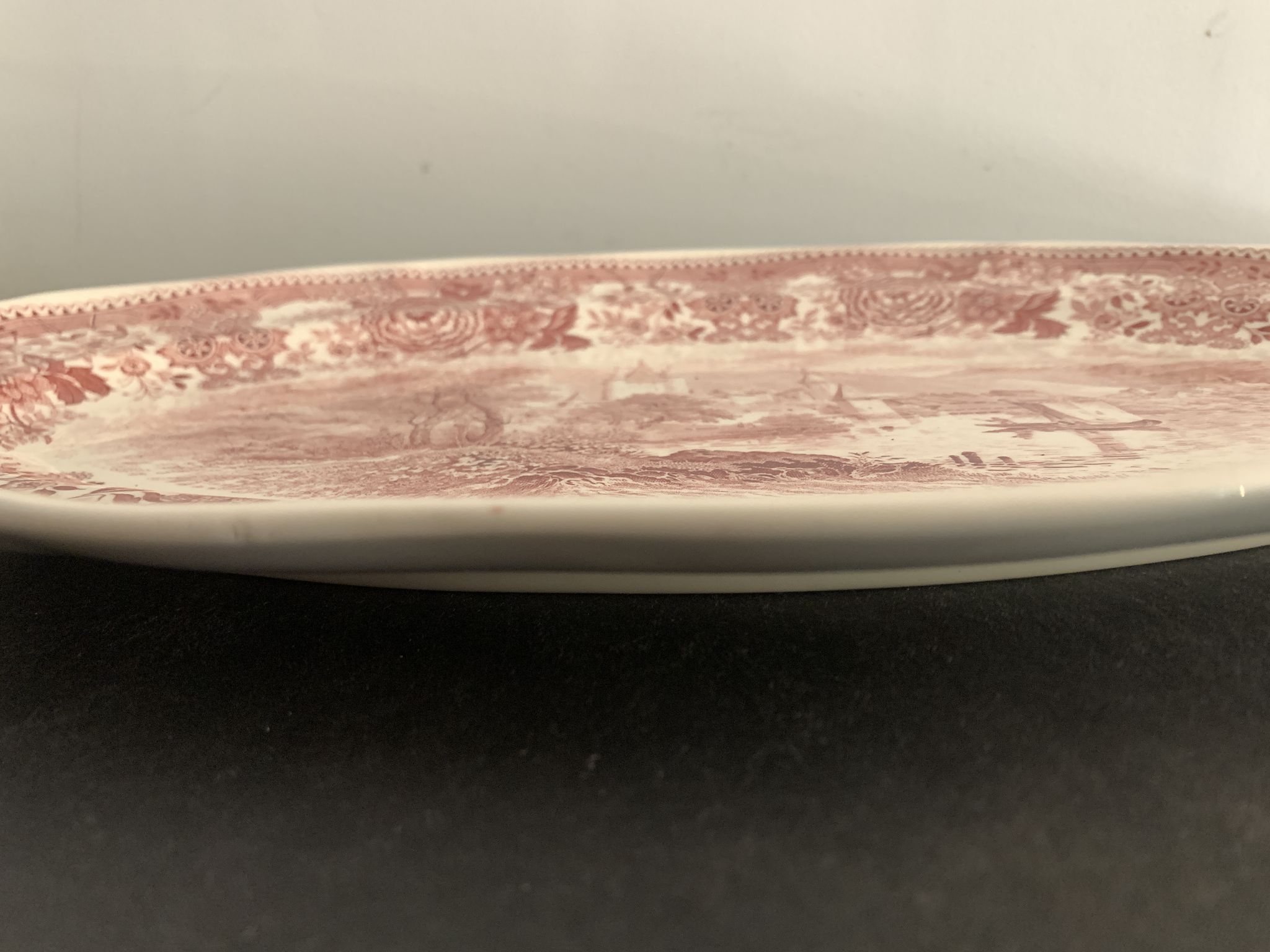Oval flat Villeroy and Boch, model Burgenland red