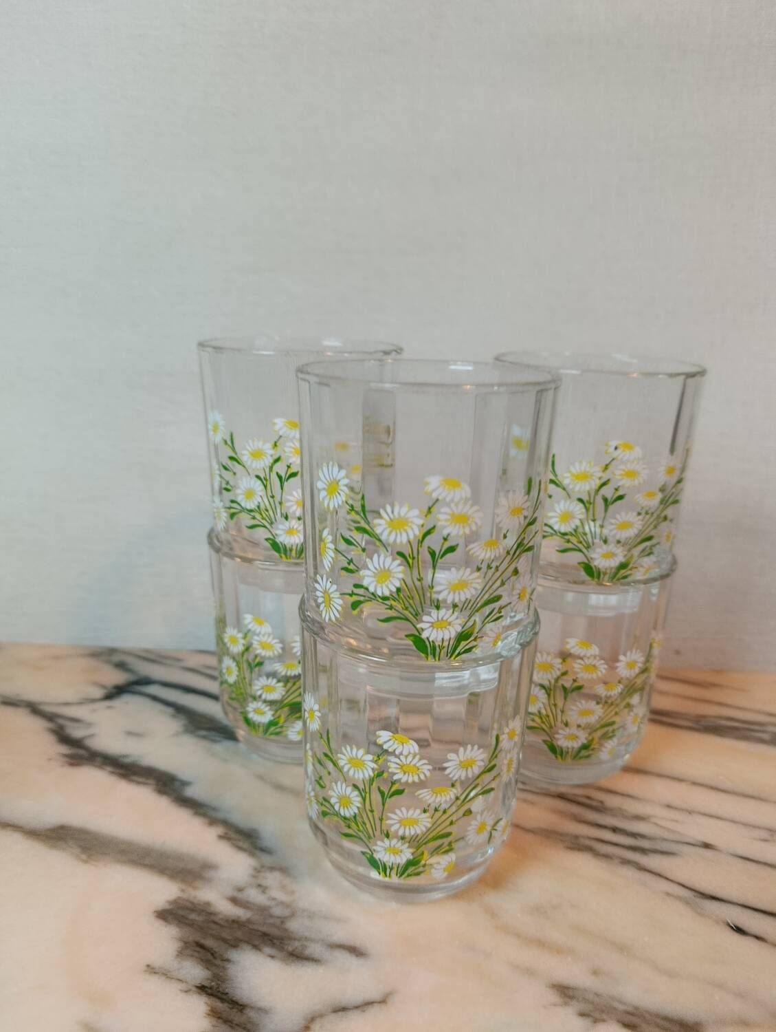 Orangeade service with a jug and six glasses featuring a daisy pattern.
