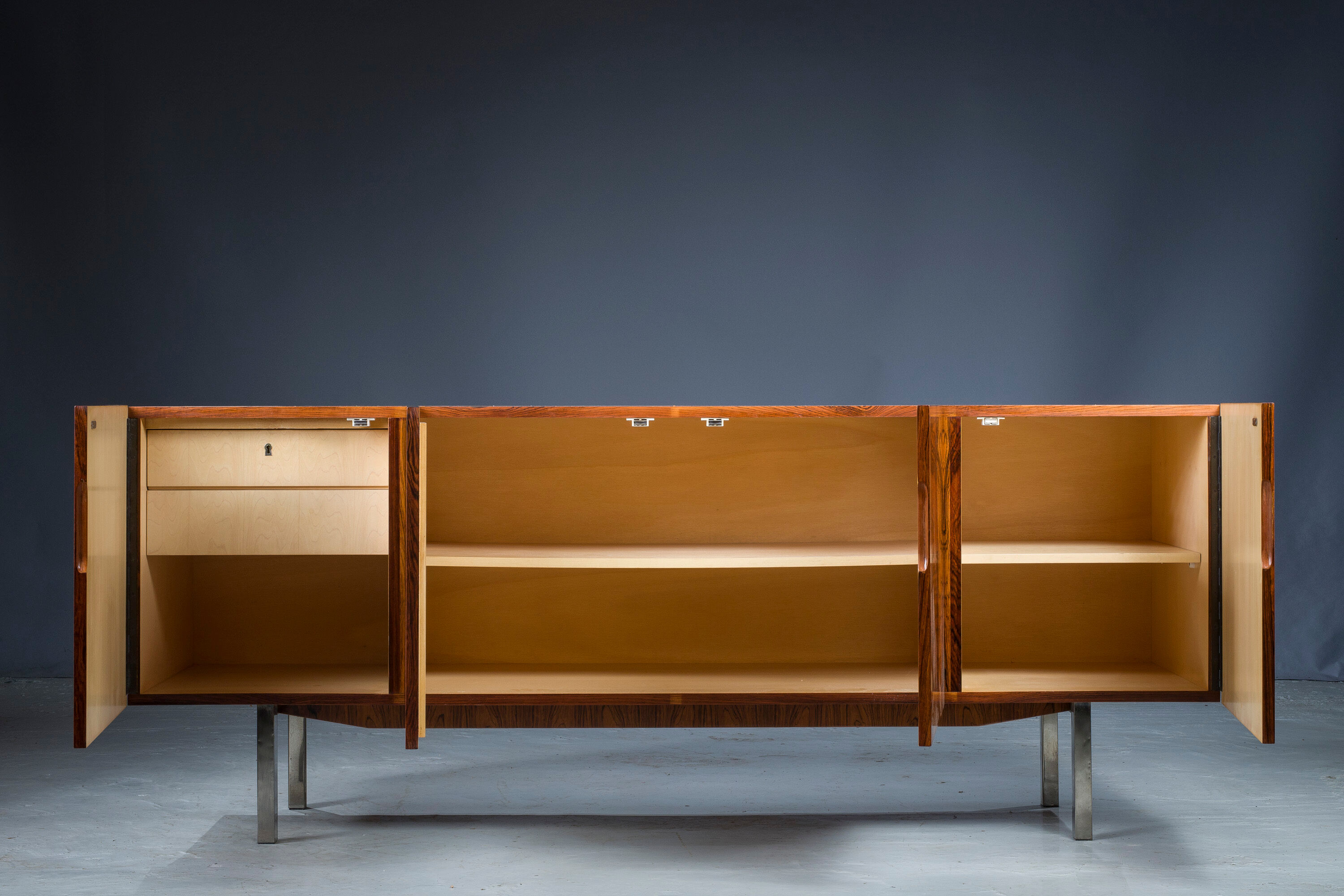 Buffet moderne du milieu du siècle en palissandre, 1970