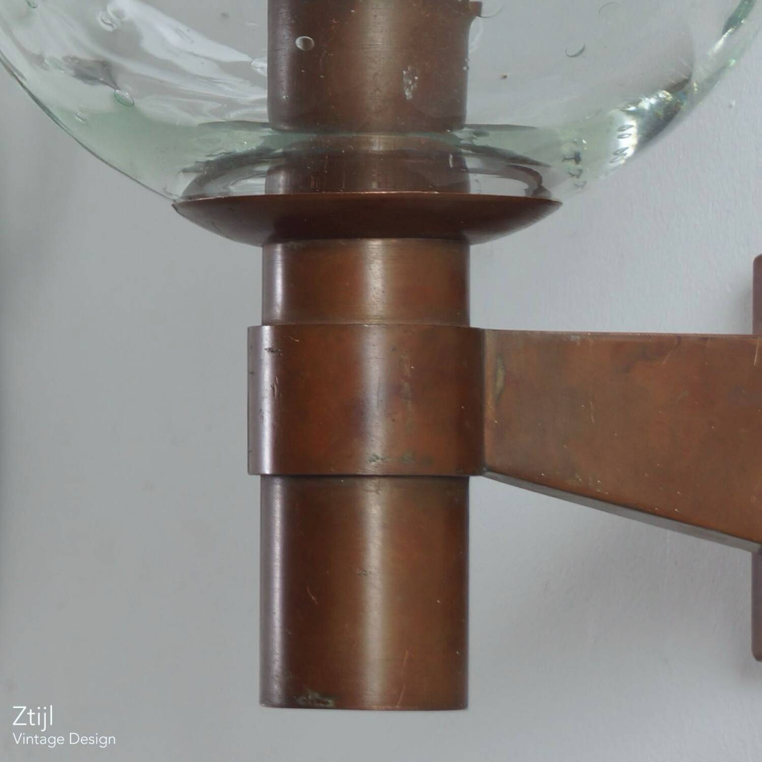 Paire d'appliques murales en laiton avec sphère de verre et gouttes d'eau ca. 1960