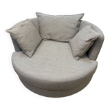 Un grand fauteuil pivotant