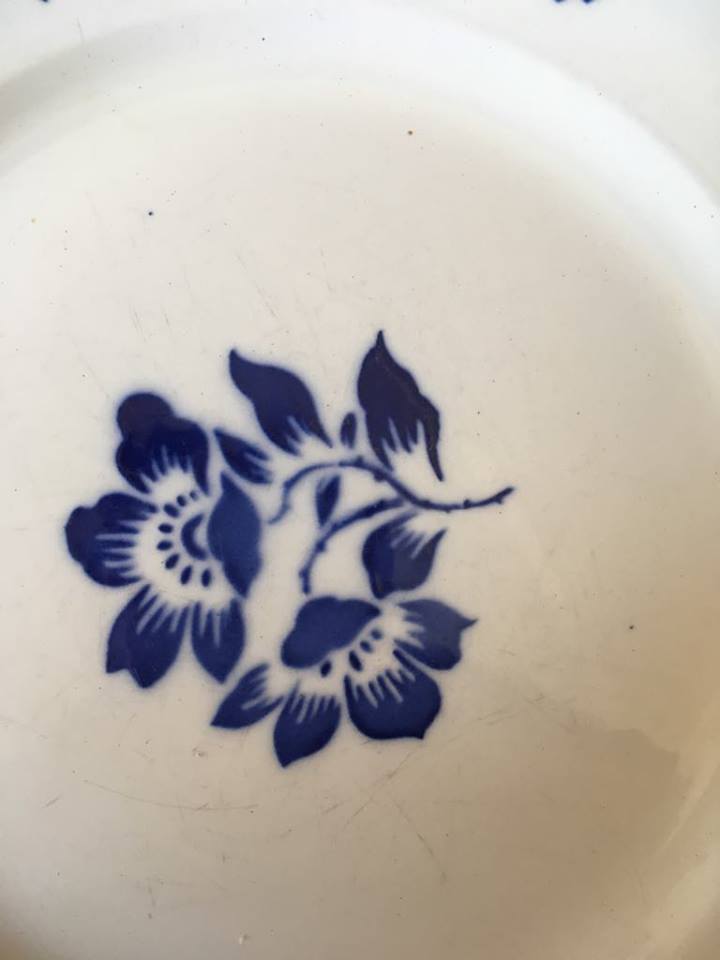 Six flowery old plates in green and blue