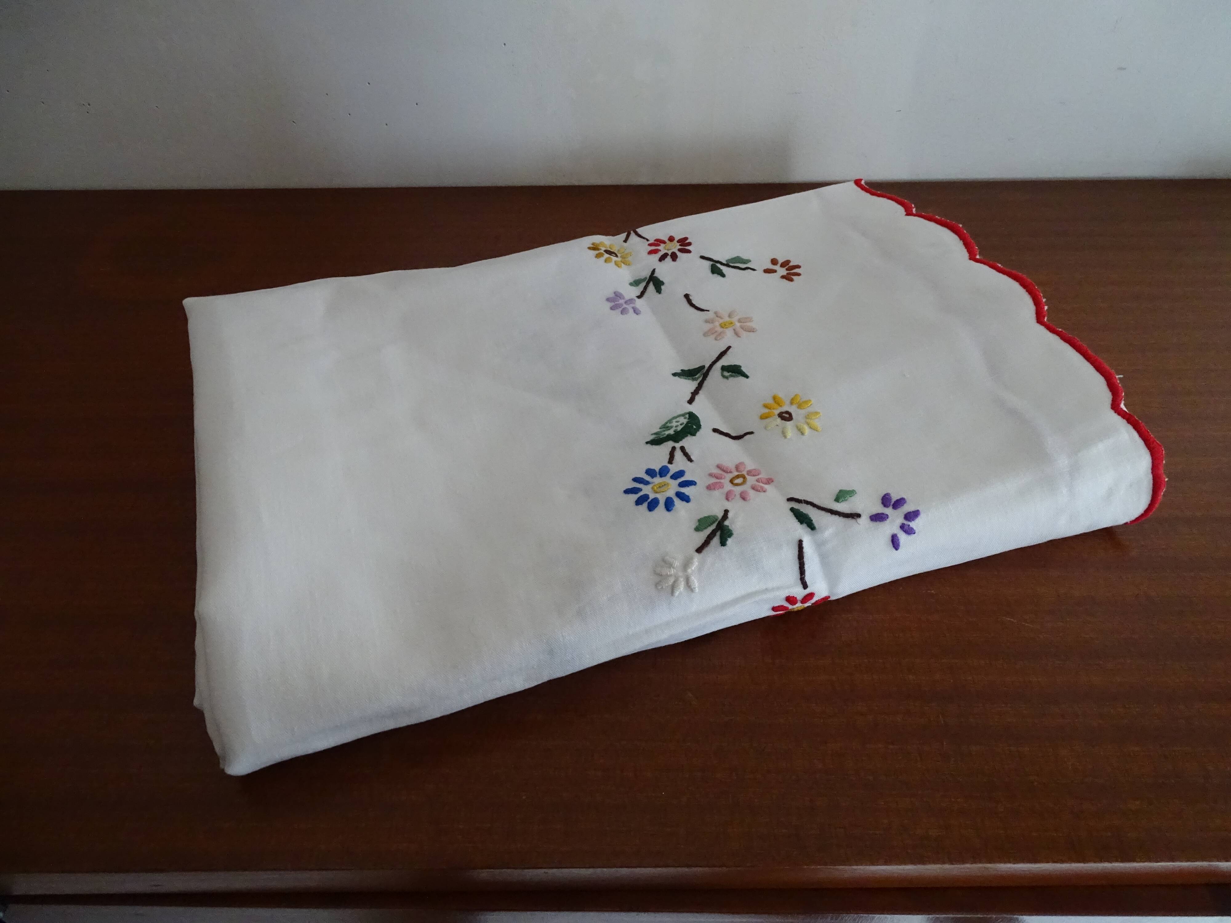 Round tablecloth embroidered hand linen mestizo 150 cm old colorful embroidery.
