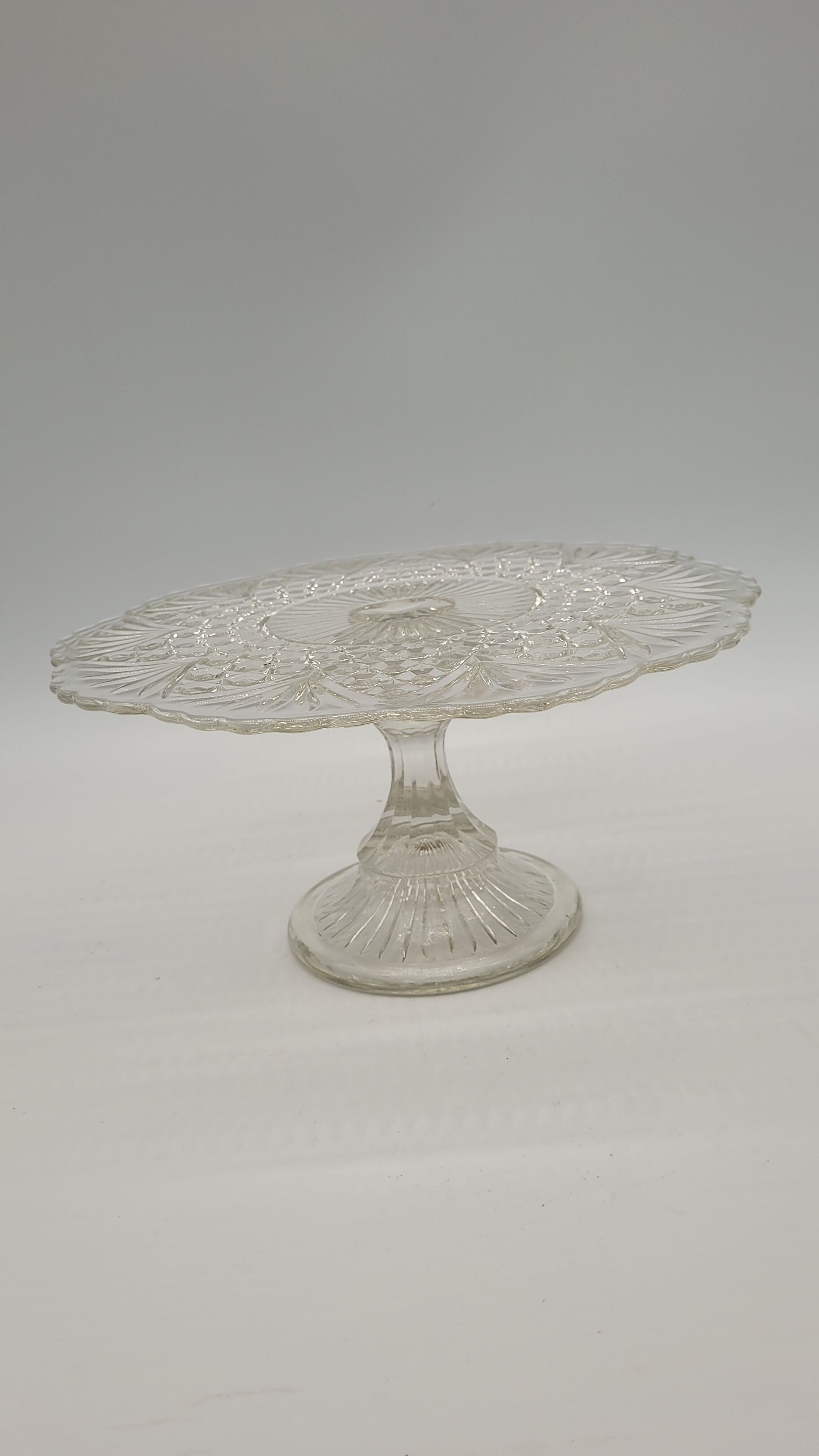 Pie dish or cake on foot transparent molded glass