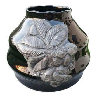 Vase Doyen circa 1920-30 art deco en verre hyalite et étain repoussé en grappes de raisins