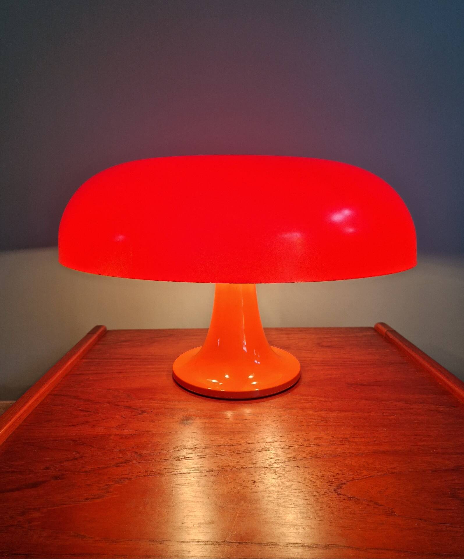 Lampe Nesso, fibre de verre orange, Giancarlo Mattioli, Artemide,1960