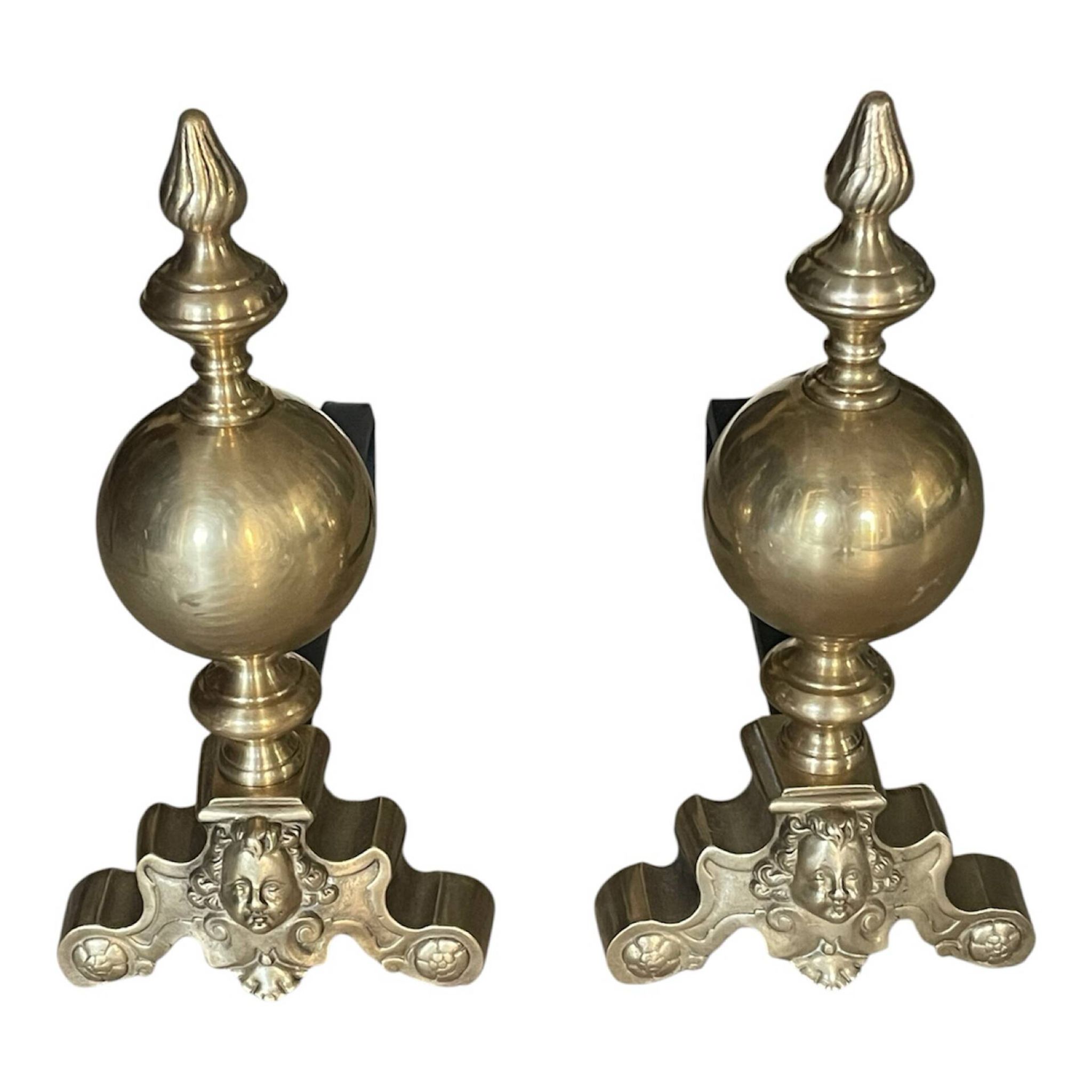 Paire de chenets en laiton