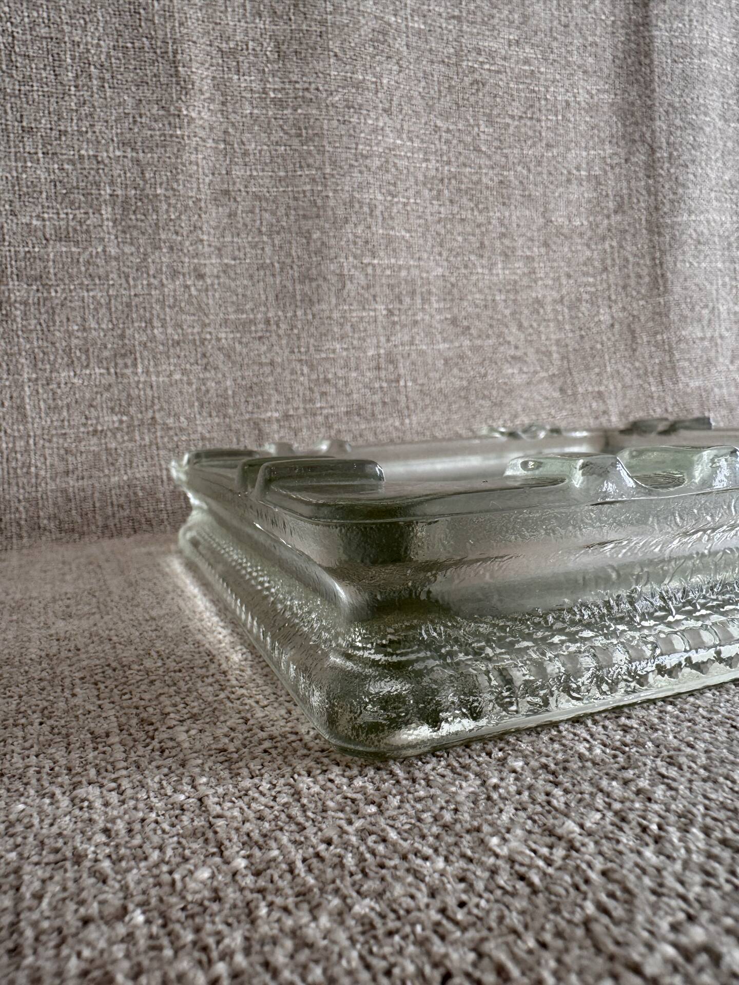 Large ashtray, pocket emptier, modernist glass paving from the 1960s.