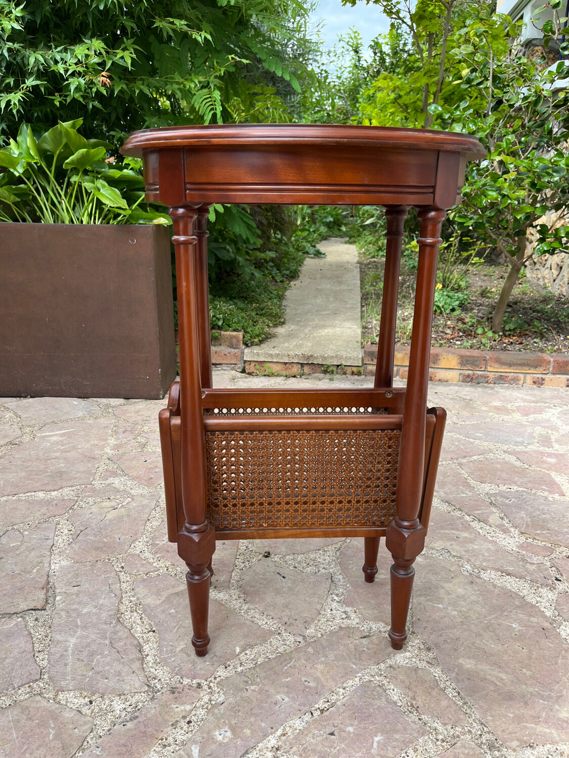 Oval cherry pedestal table
