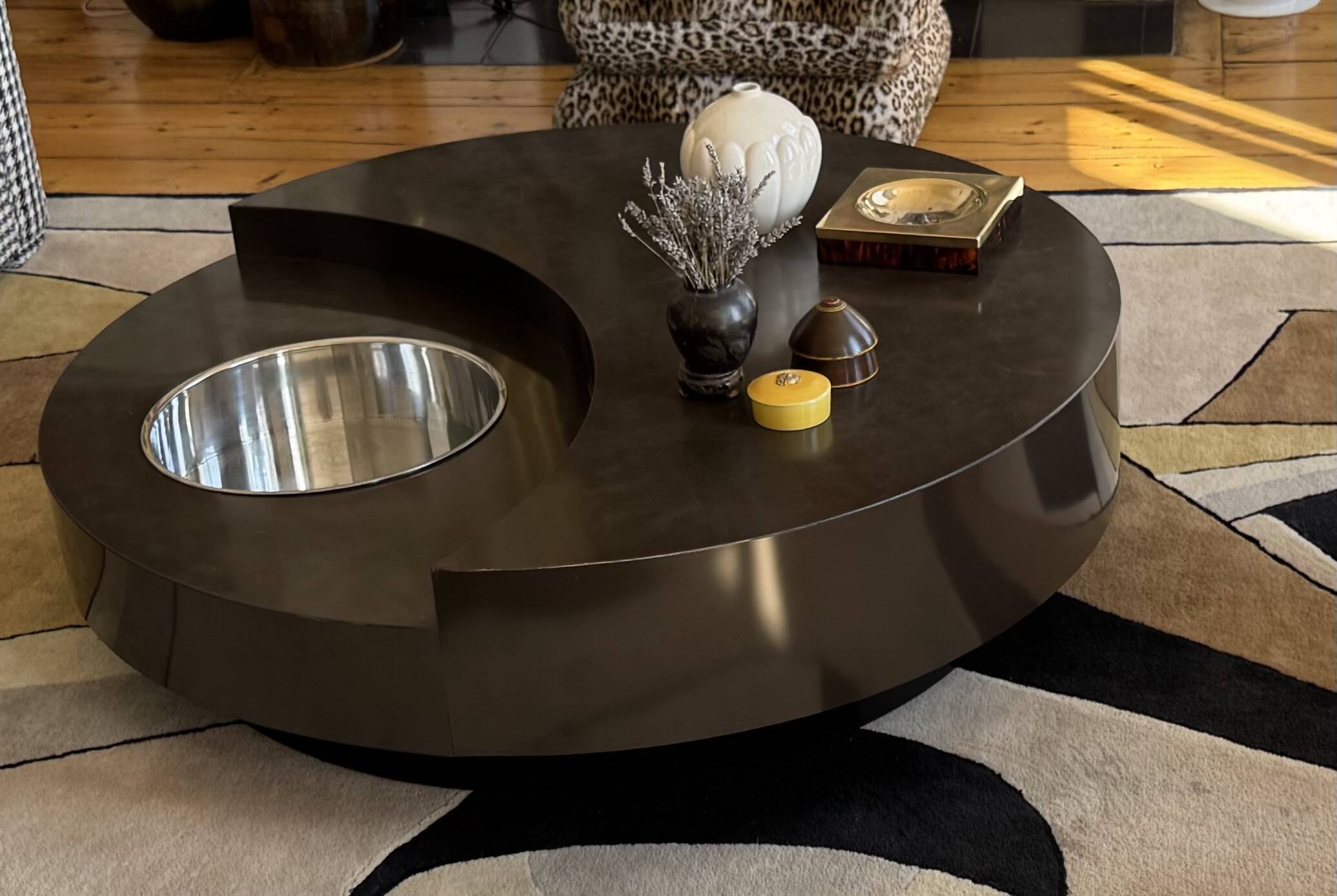 Willy Rizzo Coffee Table ‚Yin Yang‘, Brown Lacquer and Silve, Italy 1970s